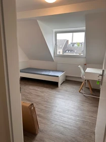 Cheap private room in Koln