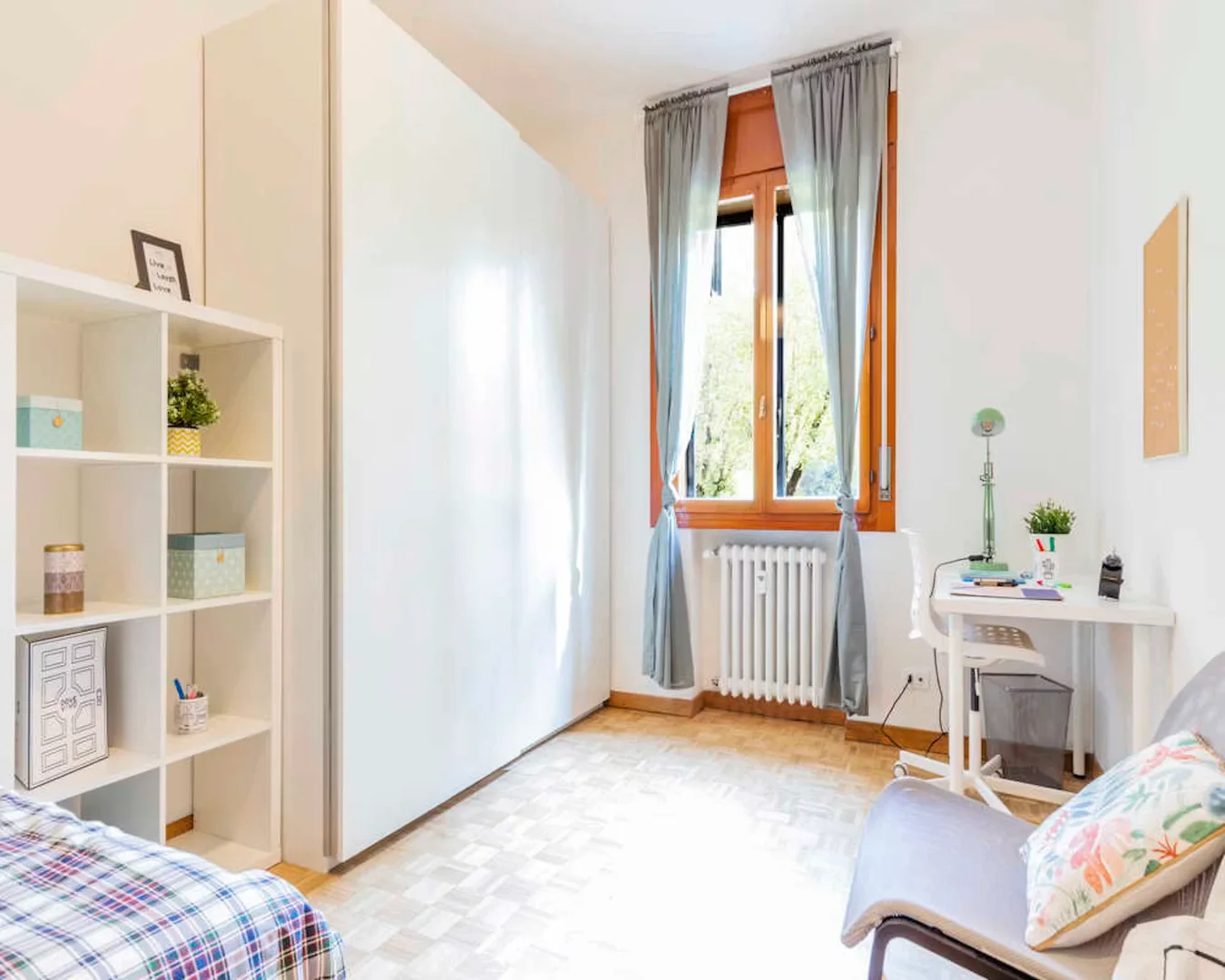 Bright and airy student room with easy university access in