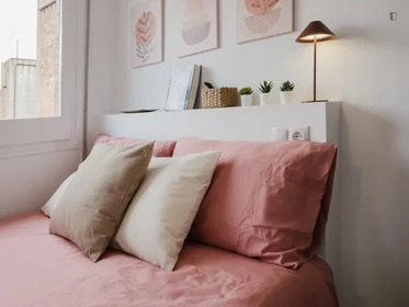 Chambre privée à Passeig de Valldaura, 201, image 2 de 37