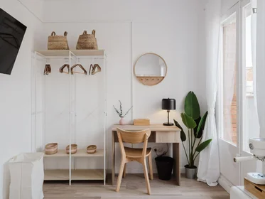 Chambre privée à Passeig de Valldaura, 201, image 3 de 37