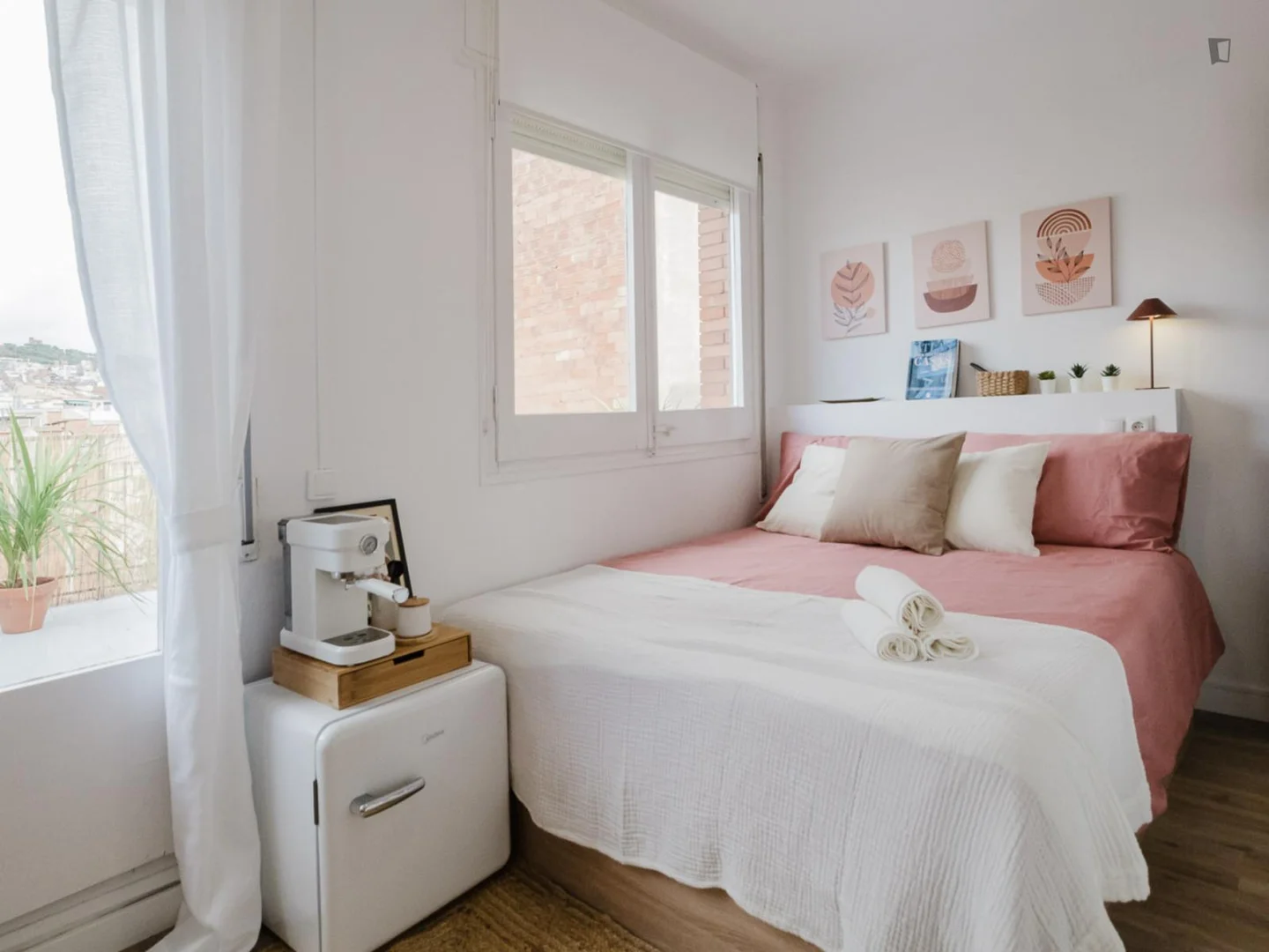 Chambre confortable pour étudiants disponible dans 