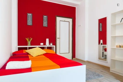 Renting rooms by the month in Roma