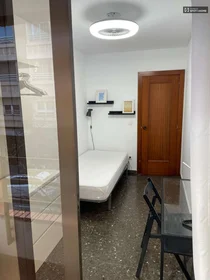 Private room at C/ de la Reina Na Maria, image 1 of 10