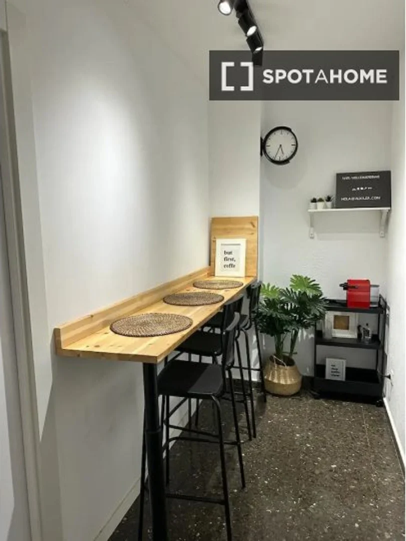 Room for rent in student apartment in , fully furnished