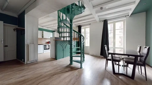 Chambre privée à Rue du Treyve, Crêt de Roc, image 5 de 10