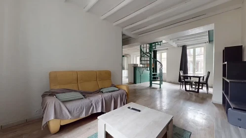 Chambre privée à Rue du Treyve, Crêt de Roc, image 6 de 10