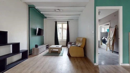 Chambre privée à Rue du Treyve, Crêt de Roc, image 7 de 10