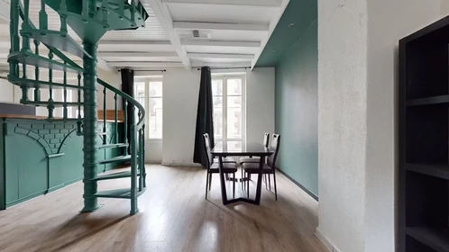Chambre privée à Rue du Treyve, Crêt de Roc, image 10 de 10