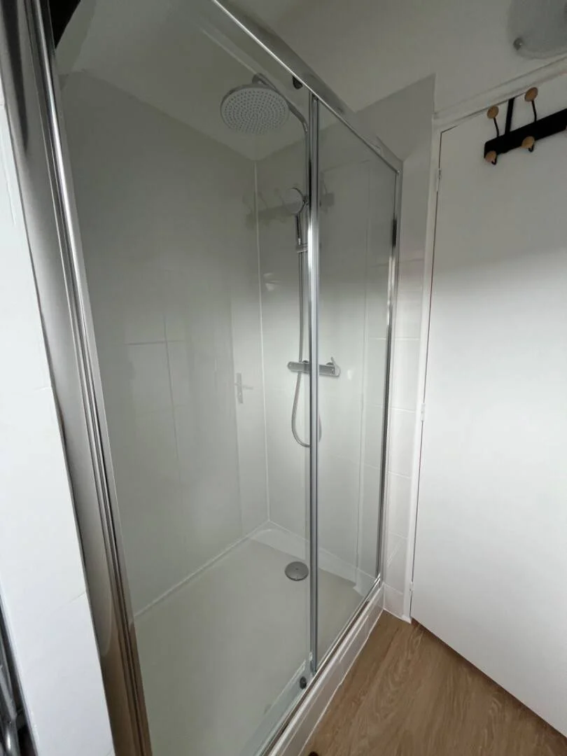 Habitación para estudiantes en  con área de estudio y facilidades compartidas
