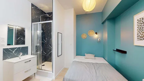 Private room at 2 Rue Charles Moureu, 64000 Pau, France, image 3 of 23