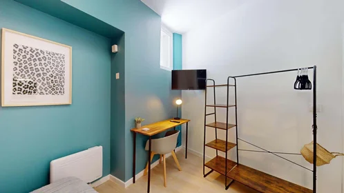 Private room at 2 Rue Charles Moureu, 64000 Pau, France, image 8 of 23