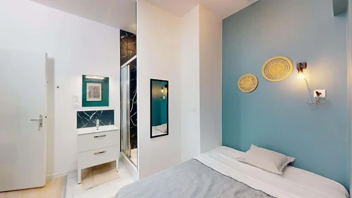 Private room at 2 Rue Charles Moureu, 64000 Pau, France, image 9 of 23