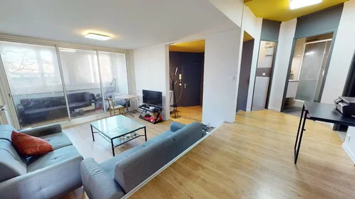 Alquiler de habitación en piso compartido en {area}