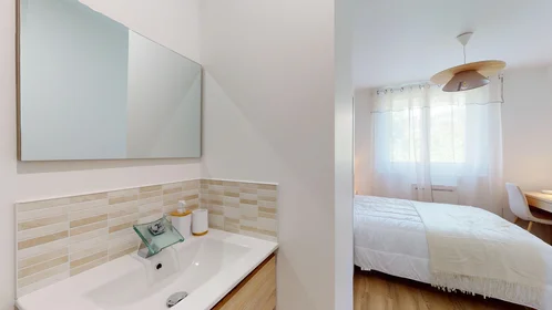 Stanza privata in 387 rue de Verdun, immagine 11 di 14