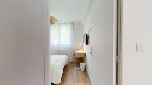 Stanza privata in 387 rue de Verdun, immagine 13 di 14