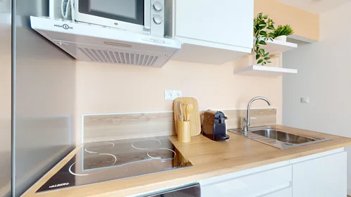 私人房间 在 387 rue de Verdun, 12的图像3