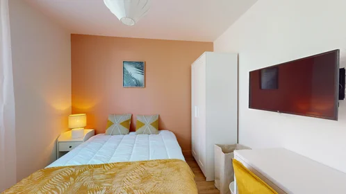 私人房间 在 387 rue de Verdun, 12的图像9