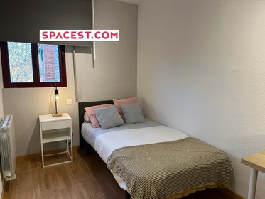 Privatzimmer in der C. Conde de Eleta, 15, Carabanchel, 28025 Madrid, Spain, bild 1 von 10