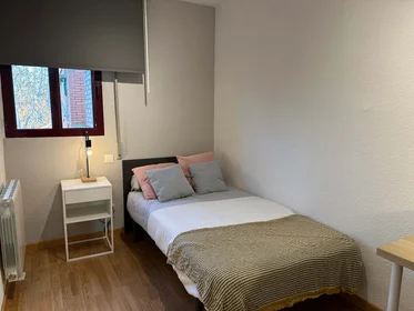 Privatzimmer in der C. Conde de Eleta, 15, Carabanchel, 28025 Madrid, Spain, bild 1 von 15