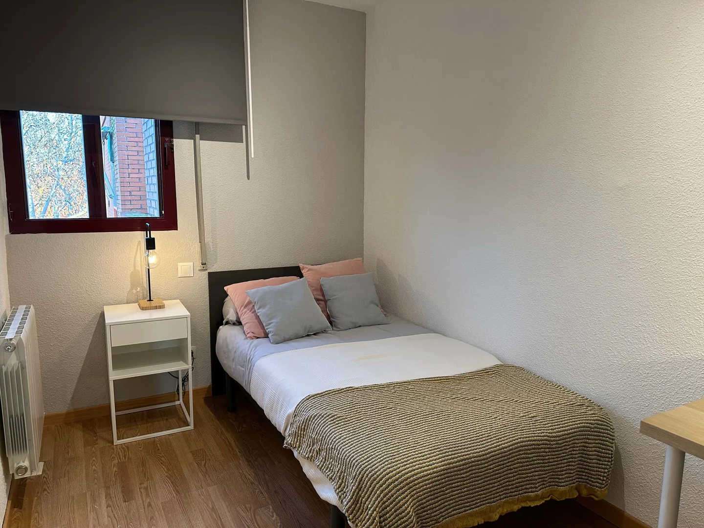 Zimmer in Studentenwohnung in  zu vermieten, voll möbliert