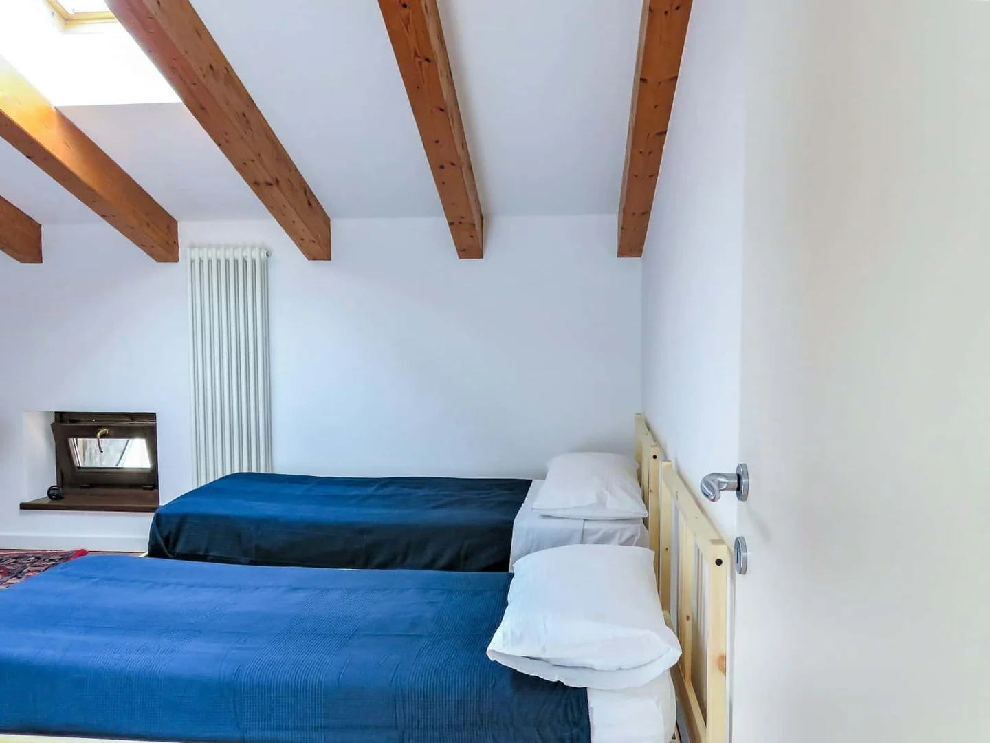 Habitación estudiantil amplia y cómoda en 