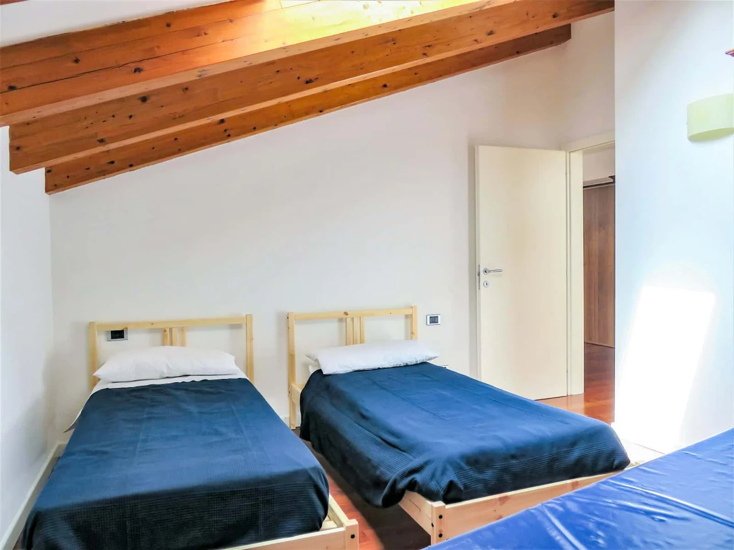 Habitación estudiantil económica con ubicación conveniente en 