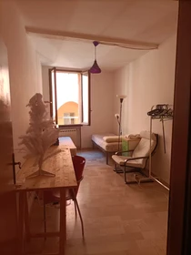 Cheap private room in Bologna