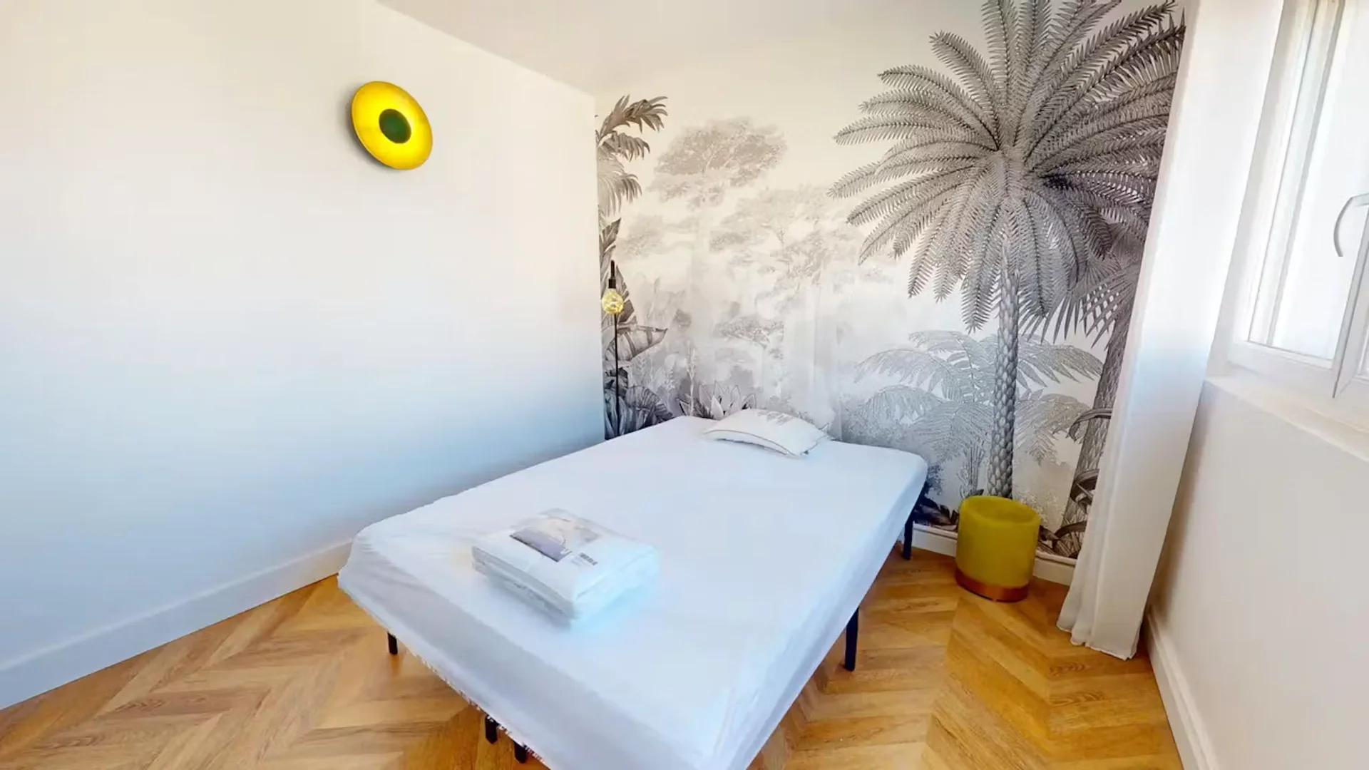 Habitación estudiantil amplia y cómoda en 