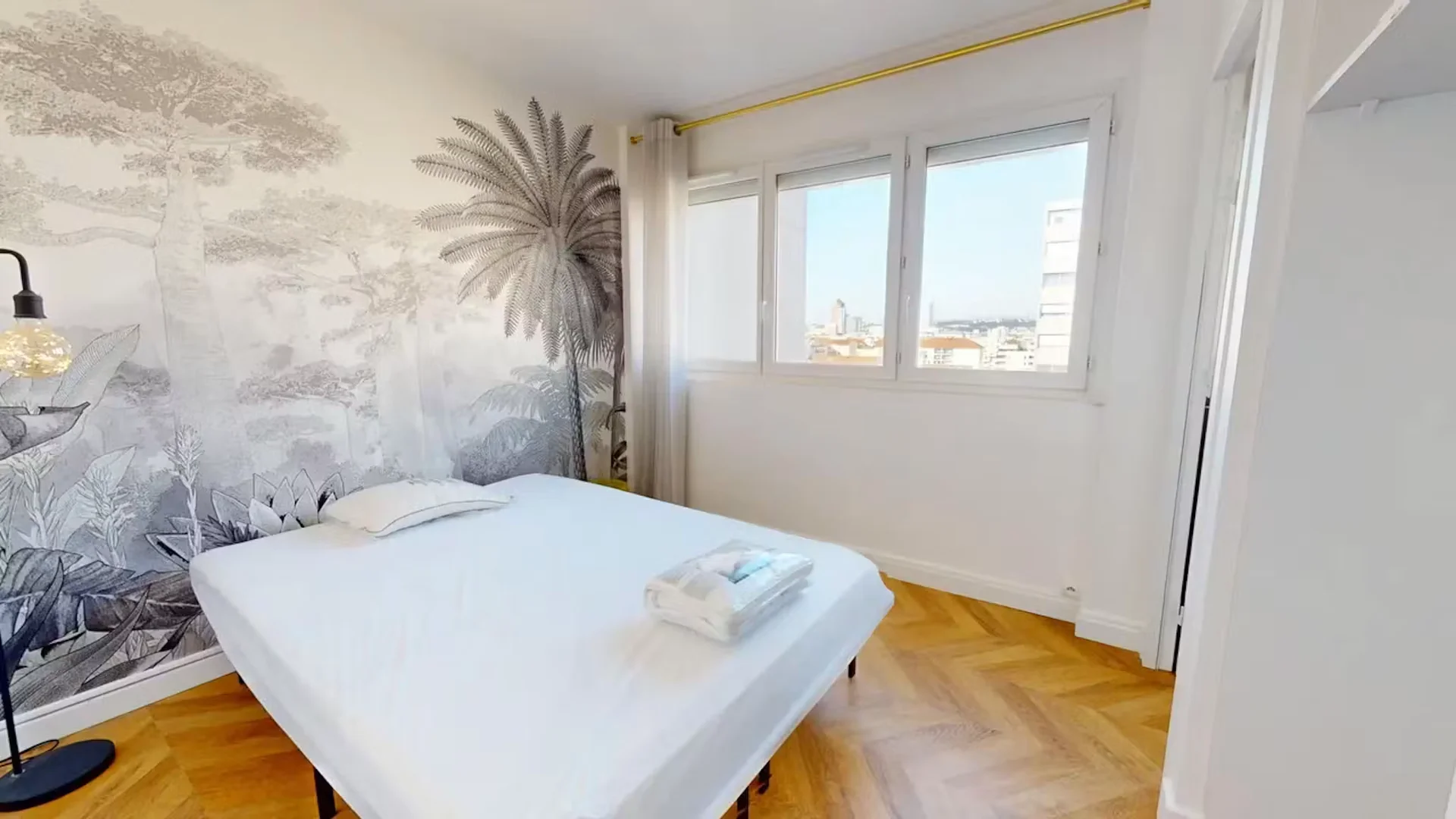 Habitación estudiantil amplia y cómoda en 