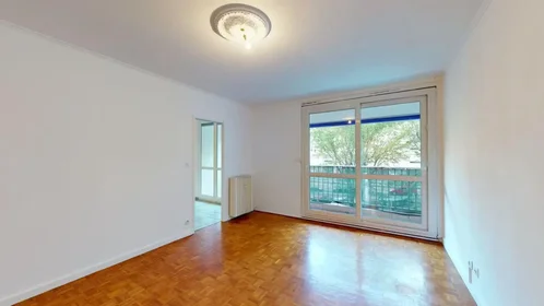 Entire apartment at Avenue des Champs Perdrix, Fontaine d'Ouche, image 2 of 10