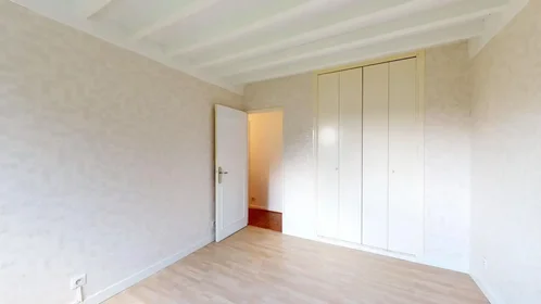 Entire apartment at Avenue des Champs Perdrix, Fontaine d'Ouche, image 8 of 10