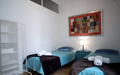 Quarto barato em {area}