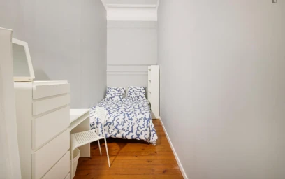 Private room at Avenida António Serpa, image 1 of 20