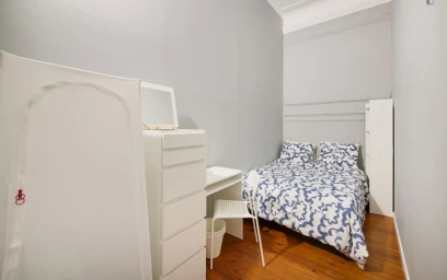 Private room at Avenida António Serpa, image 2 of 20