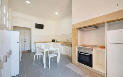 Private room at Avenida António Serpa, image 11 of 20