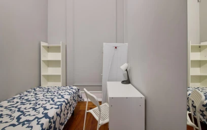 Private room at Avenida António Serpa, image 4 of 20