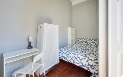 Private room at Avenida António Serpa, image 2 of 20