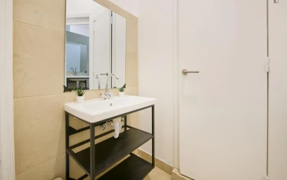 Private room at Avenida António Serpa, image 20 of 20