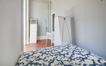 Private room at Avenida António Serpa, image 5 of 20
