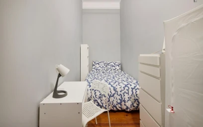 Private room at Avenida António Serpa, image 2 of 20