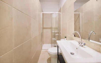 Private room at Avenida António Serpa, image 20 of 20