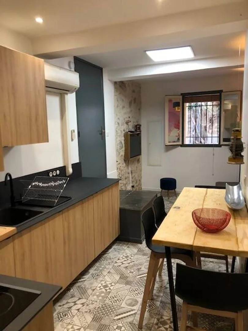 Student-friendly room in  with modern amenities