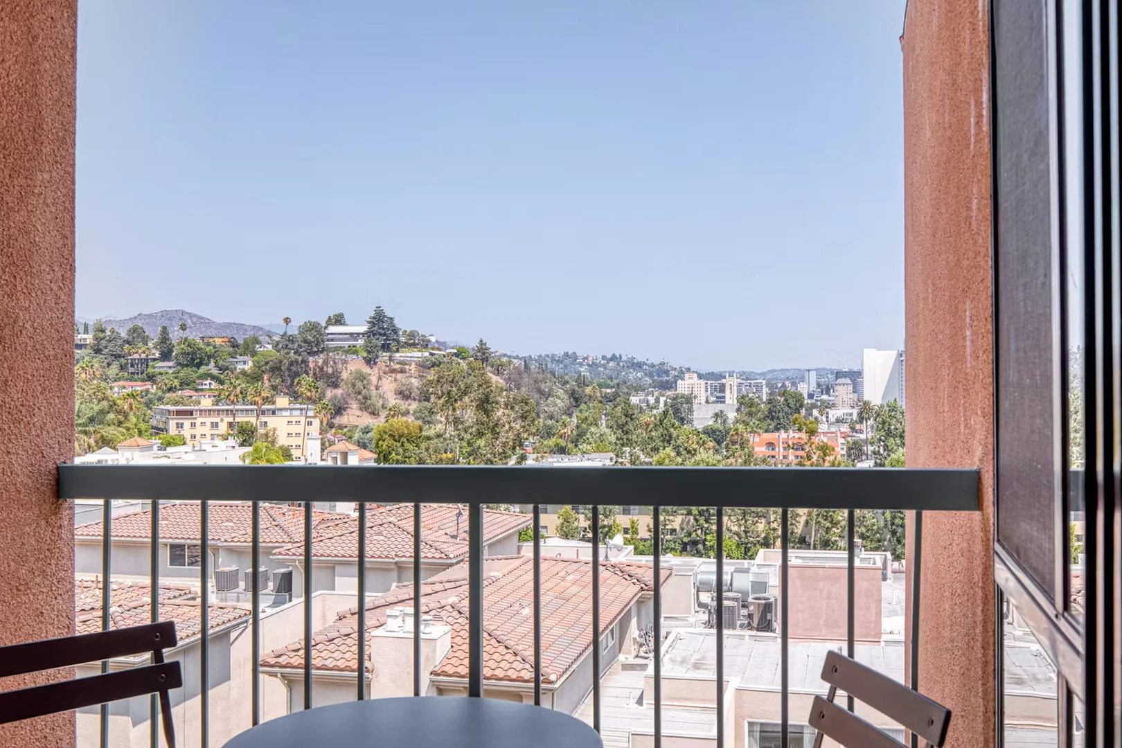 Franklin Avenue, Hollywood Hills West