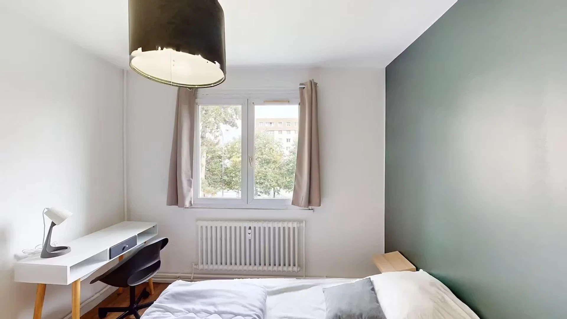 Bezahlbares Zimmer für Studenten mit ausreichender Beleuchtung in 