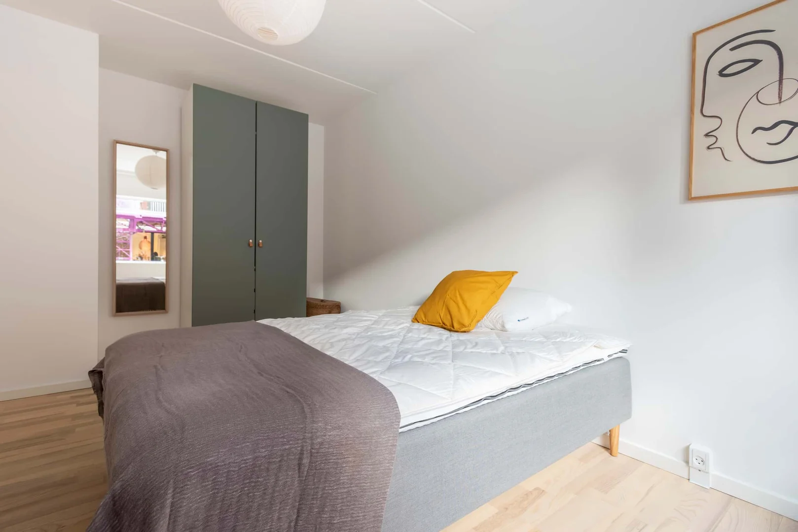 Funktionelles Studentenzimmer perfekt zum Studieren in 