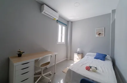 Stanza privata in Calle Tomás Pérez, El Cerro, immagine 1 di 10