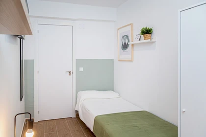 Cheap private room in Zaragoza