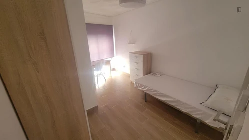 Zimmer mit Doppelbett zu vermieten Elche-elx