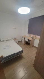 Günstiges Privatzimmer in Elche-elx