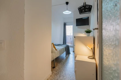 Bright private room in Valencia